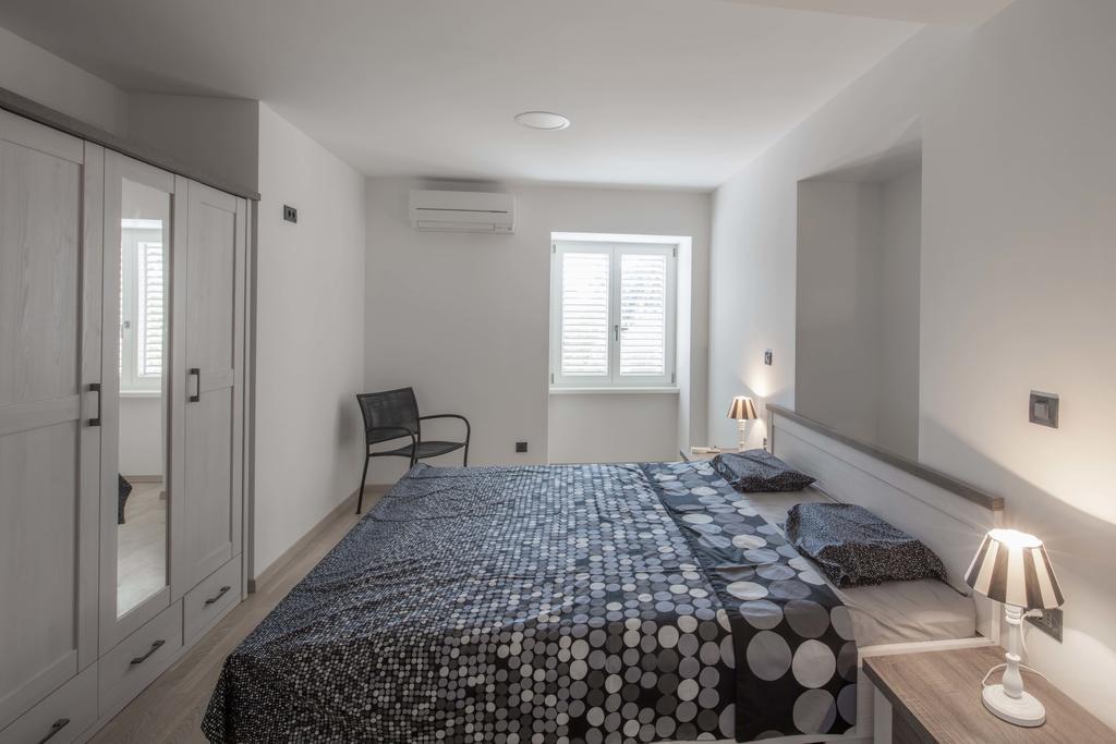Apartments Villa Adrienne 말리로시니 외부 사진