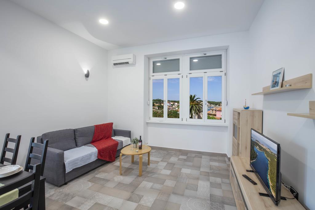 Apartments Villa Adrienne 말리로시니 외부 사진
