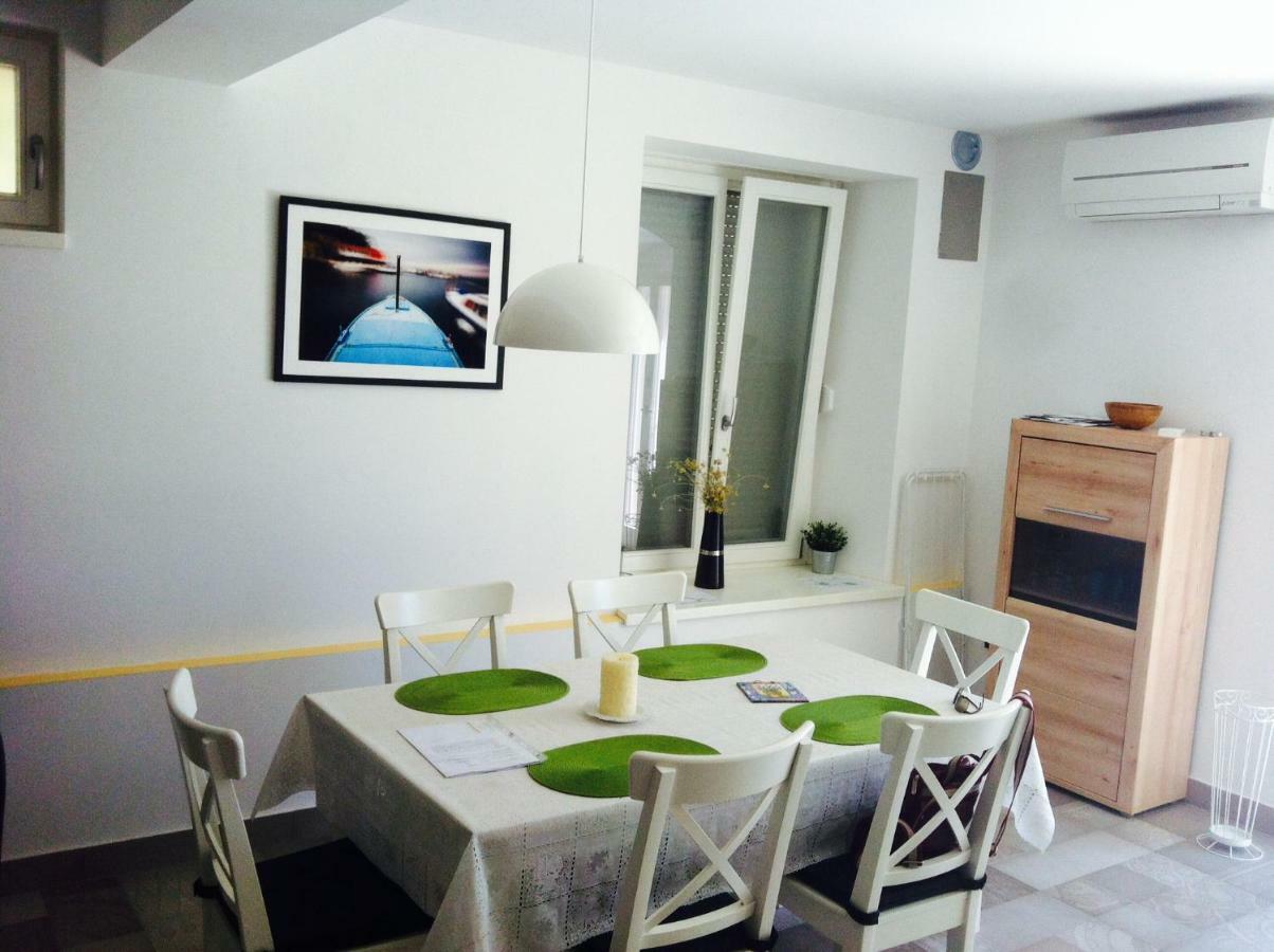 Apartments Villa Adrienne 말리로시니 외부 사진