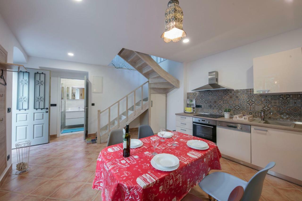 Apartments Villa Adrienne 말리로시니 외부 사진